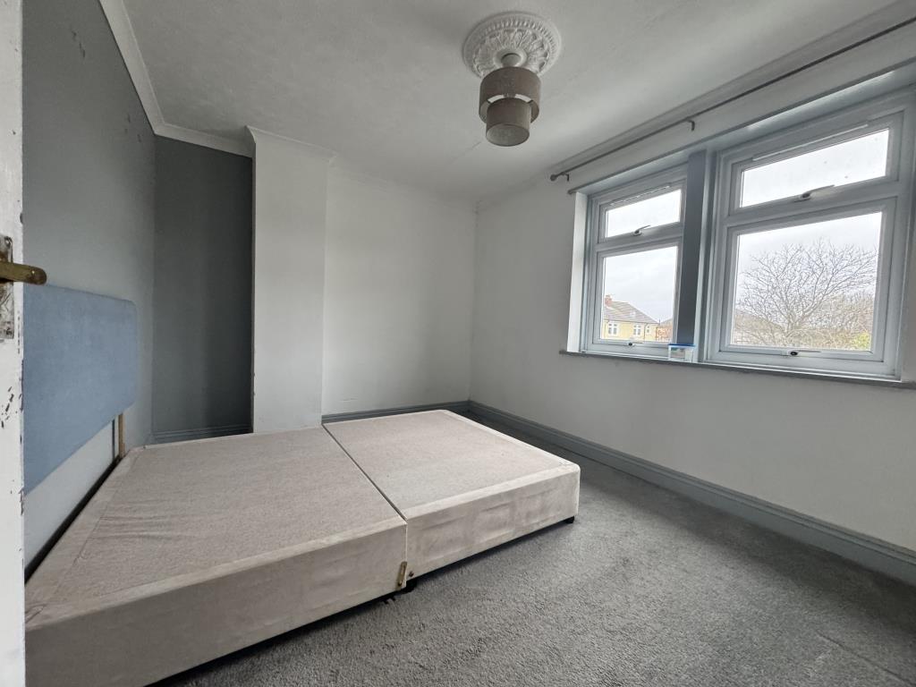 Lot: 86 - TWO-BEDROOM HOUSE FOR IMPROVEMENT - Bedroom Two